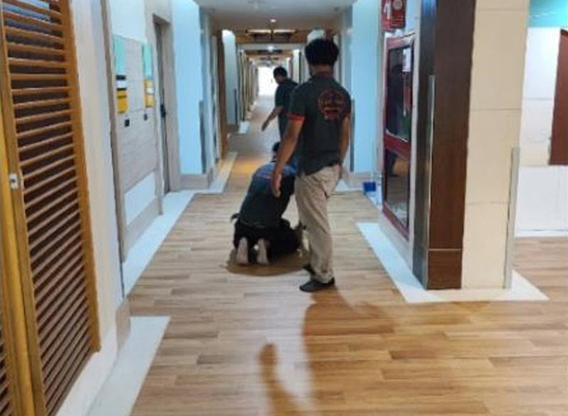 รับปูกระเบื้องยาง โรงพยาบาลบีเอ็นเอช เขตบางรัก กรุงเทพมหานคร