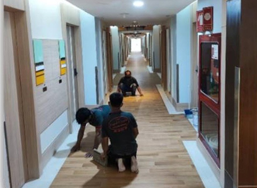 รับปูกระเบื้องยาง โรงพยาบาลบีเอ็นเอช เขตบางรัก กรุงเทพมหานคร