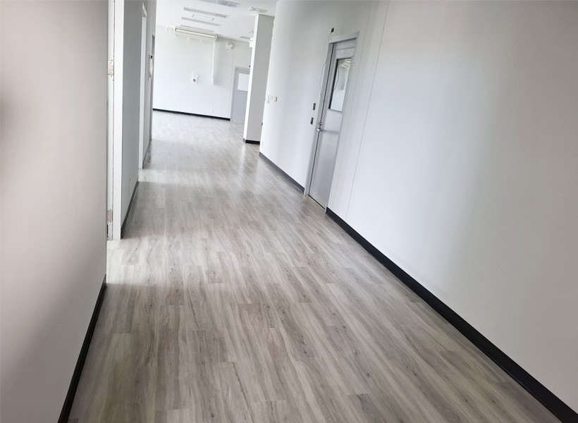 รับติดตั้งกระเบื้องยาง โรงงานที่อีสเทิร์นซีบอร์ด